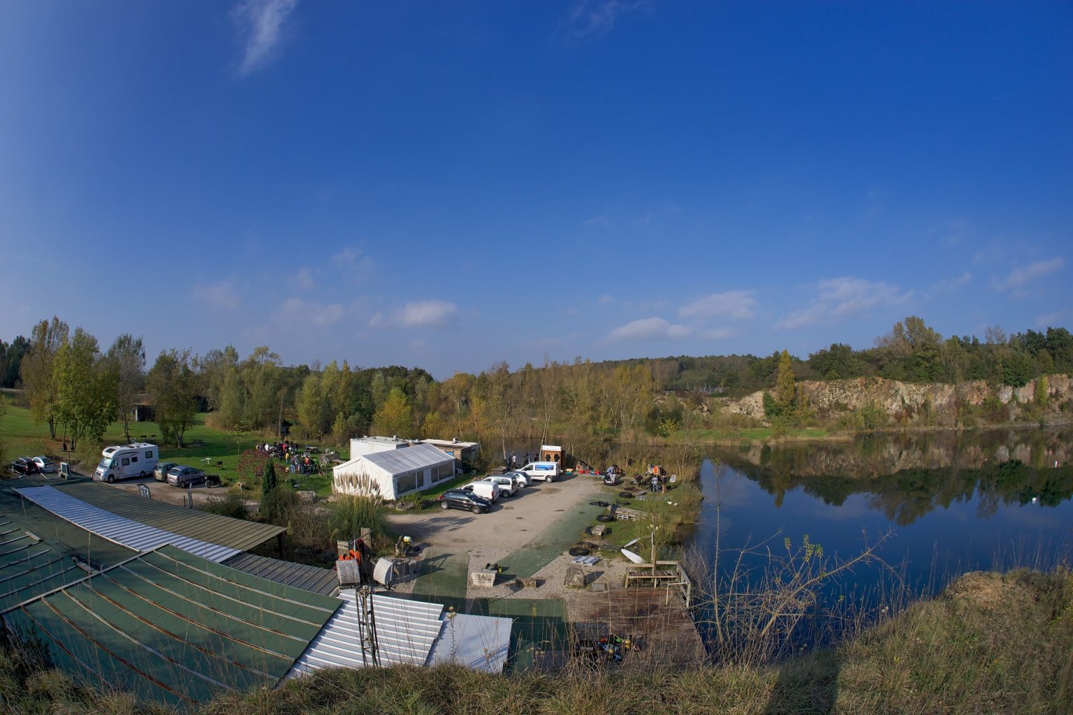 Le centre de plongée au bord de l'eau